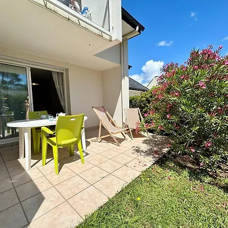 2 Pieces Avec Jardin, Calme, Proche Et Commerces, Parking Prive Inclus, - Fr-1-377-33